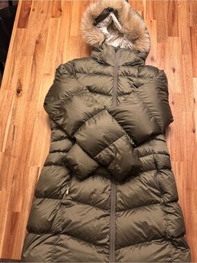 Mountain Hardwear Downtown Parka with Fur Hood • Women’s Large